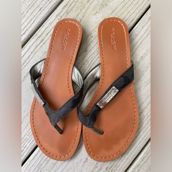 Coach thongs in black. Sz 6.5 understated for a casual put-together look! - Picture 1 of 3